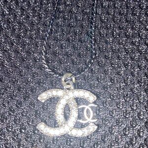 Elegant Silver Pendant Necklace